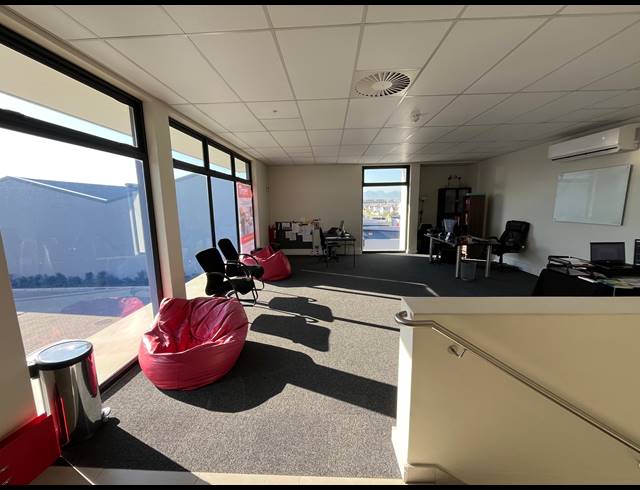 344M² WAREHOUSE TO LET IN BELMONT PARK